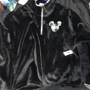 MICKEY MOUSE SWEATER